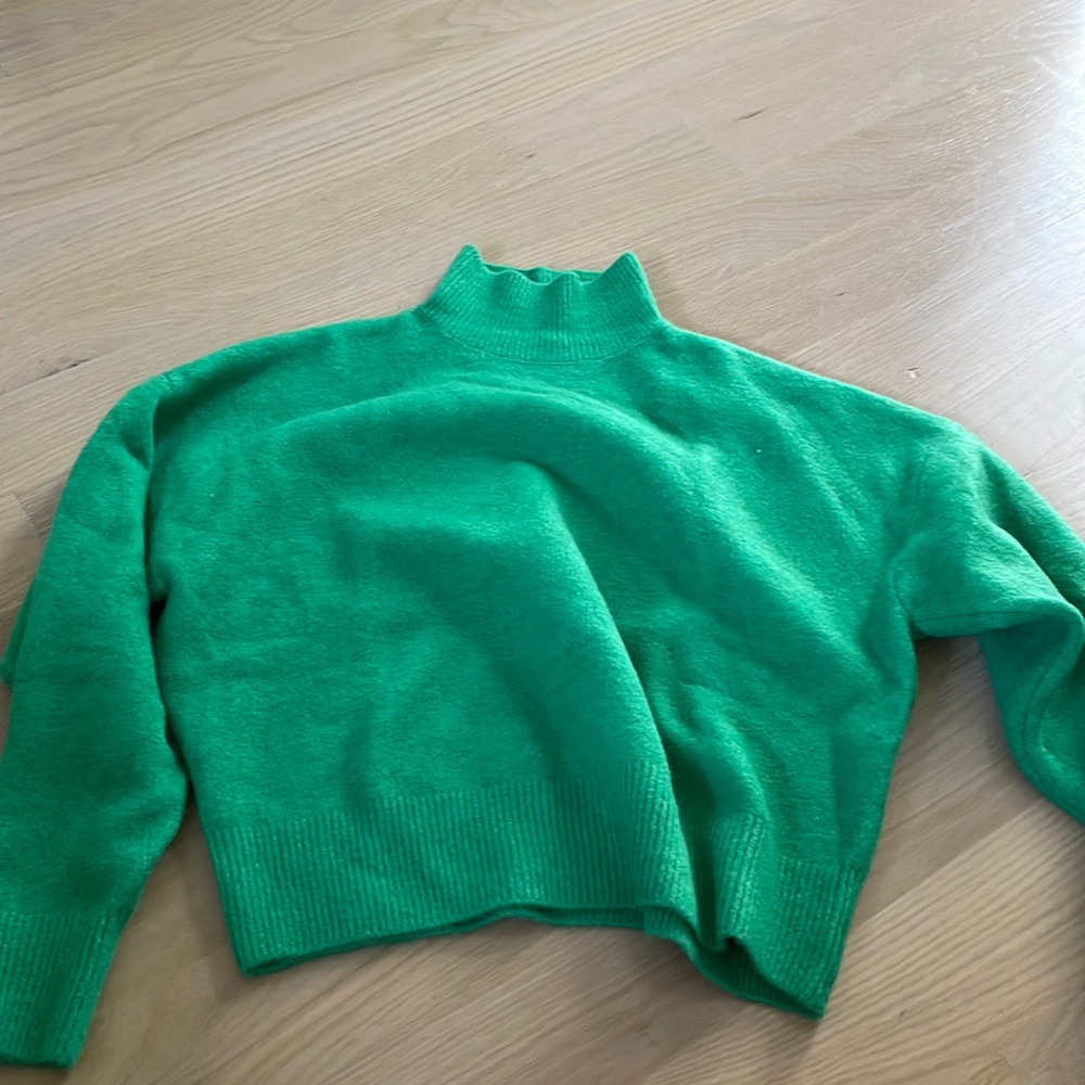 Green zara sweater